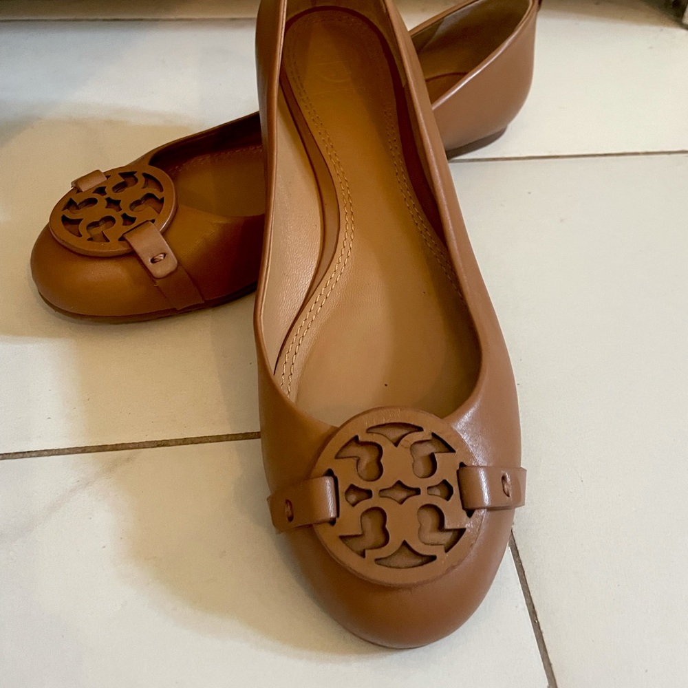 Tory Burch leather flats. Brand New!